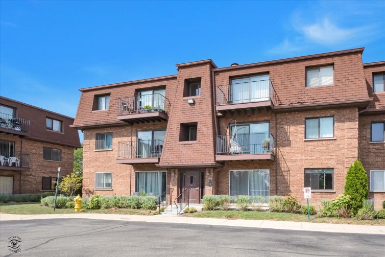 714 Cobblestone Circle #B, Glenview, IL 60025