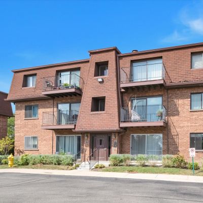 714 Cobblestone Circle #B, Glenview, IL 60025